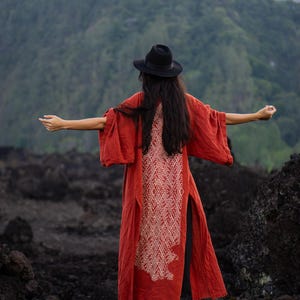 Bata kimono de algodón crudo ∆ Chaqueta cruzada tipo cárdigan bohemio ∆ Vestido maxi bohemio ∆ Top gitano de estilo tribal ∆ Vestido playero Miami Long Beach / Ocre rojo imagen 13