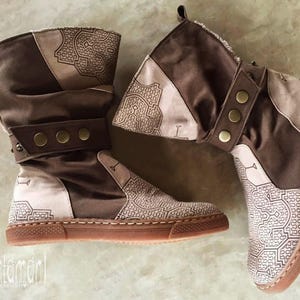 Botas veganas boho para mujer ∆ Zapatos hippies de lona de algodón ∆ Botas altas para festivales ∆ Botas tribales del desierto indio Shipibo / Unisex / 2 colores Brown & Beige