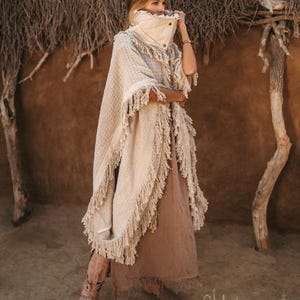 Festivalponcho ∆ Dam Boho Kofta Jacka ∆ Rå Bomull Boho Morgonrock ∆ Vidärmad Överdimensionerad Kimono Omlotttopp ∆ Nomadkläder Outfit bild 3