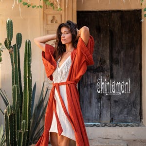 Bata kimono de algodón crudo ∆ Chaqueta cruzada tipo cárdigan bohemio ∆ Vestido maxi bohemio ∆ Top gitano de estilo tribal ∆ Vestido playero Miami Long Beach / Ocre rojo imagen 6