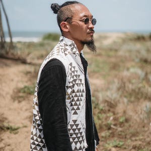 Burner Boho Väst ∆ Herr Ärmlös Jacka ∆ Festivalkläder Tunika Tribal Herrkläder ∆ Goa Tulum Outfit ∆ Hög Låg Långärmad Linne bild 2