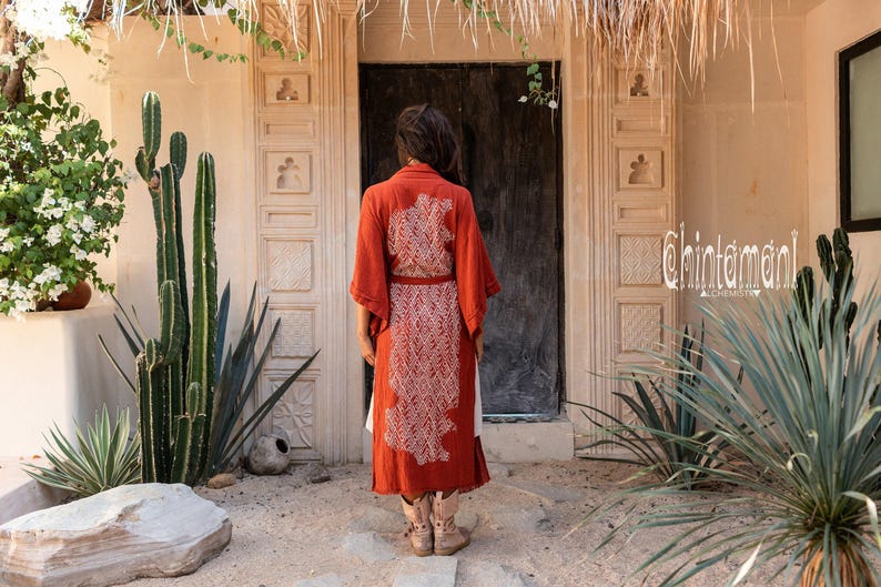 Bata kimono de algodón crudo ∆ Chaqueta cruzada tipo cárdigan bohemio ∆ Vestido maxi bohemio ∆ Top gitano de estilo tribal ∆ Vestido playero Miami Long Beach / Ocre rojo imagen 9