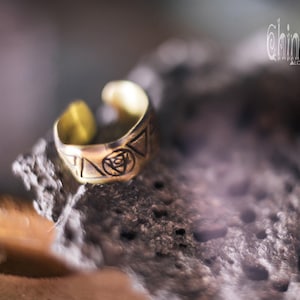 9 ELEMENTS Massiv Mässingsring ∆ Bred Rustik Sol och Måne, 4 Elements Boho Ring ∆ Texturerad Magisk Unisex Justerbara Dreadlocks Smycken