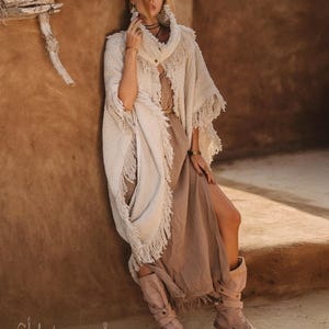 Festivalponcho ∆ Dam Boho Kofta Jacka ∆ Rå Bomull Boho Morgonrock ∆ Vidärmad Överdimensionerad Kimono Omlotttopp ∆ Nomadkläder Outfit bild 4