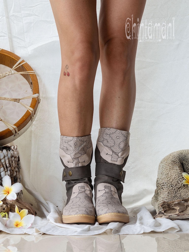 Botas veganas boho para mujer ∆ Zapatos hippies de lona de algodón ∆ Botas altas para festivales ∆ Botas tribales del desierto indio Shipibo / Unisex / 2 colores imagen 3