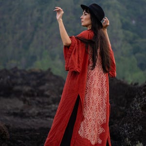 Bata kimono de algodón crudo ∆ Chaqueta cruzada tipo cárdigan bohemio ∆ Vestido maxi bohemio ∆ Top gitano de estilo tribal ∆ Vestido playero Miami Long Beach / Ocre rojo imagen 14