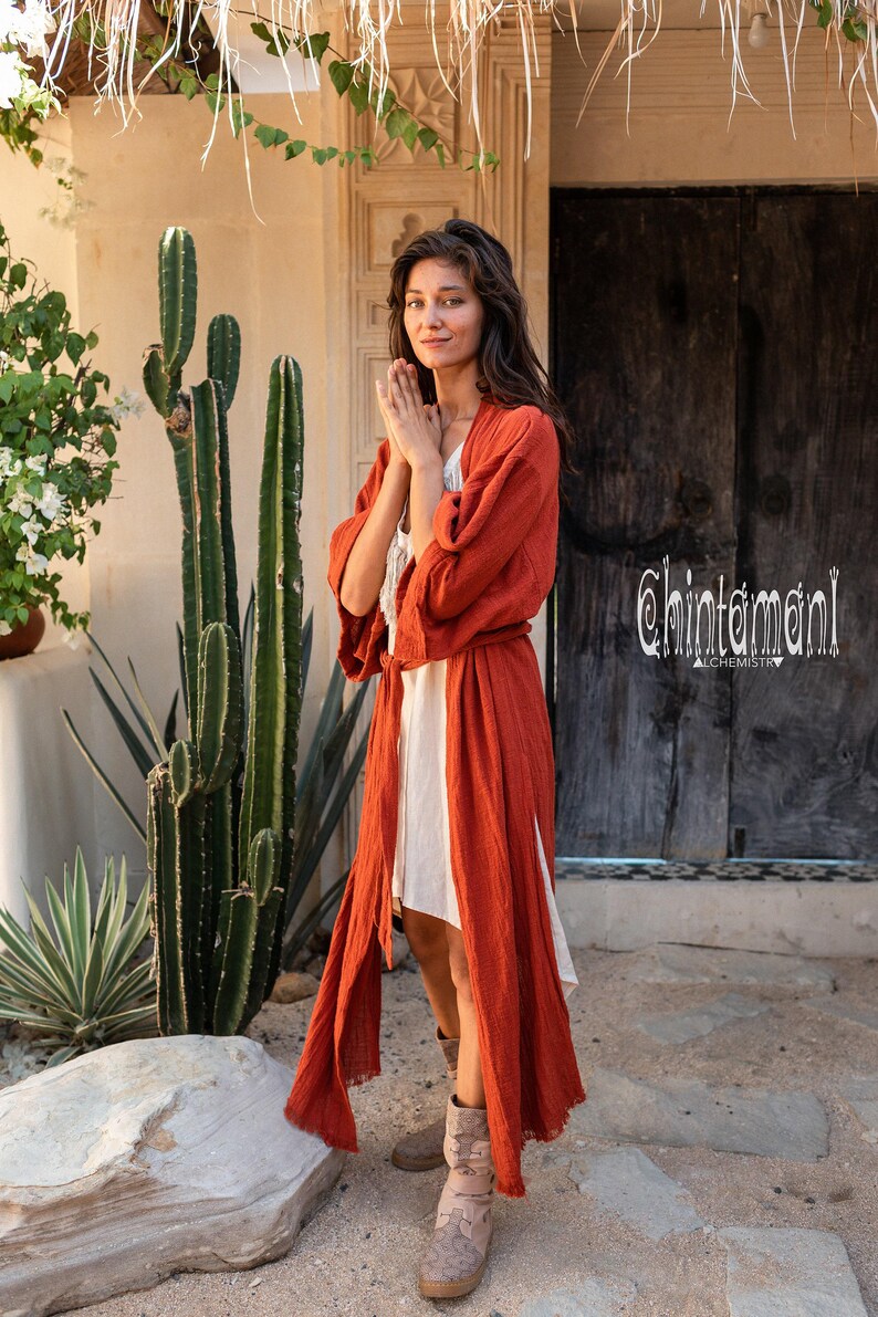 Bata kimono de algodón crudo ∆ Chaqueta cruzada tipo cárdigan bohemio ∆ Vestido maxi bohemio ∆ Top gitano de estilo tribal ∆ Vestido playero Miami Long Beach / Ocre rojo imagen 4