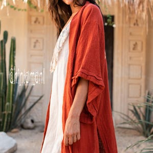 Bata kimono de algodón crudo ∆ Chaqueta cruzada tipo cárdigan bohemio ∆ Vestido maxi bohemio ∆ Top gitano de estilo tribal ∆ Vestido playero Miami Long Beach / Ocre rojo imagen 7