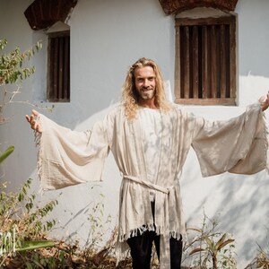Beige katoenen kimono ∆ Boho kleding voor heren ∆ Hippie kimono vest ∆ Asymmetrische tuniek ∆ Jedi-gewaad ∆ Boho festival cyberpunk outfit afbeelding 9