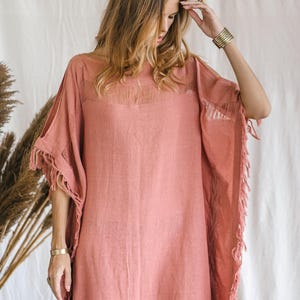 Rosa Gudinna Poncho Klänning ∆ Boho Festivalkläder Sommartunika Strandklänning ∆ Loungeklänning ∆ Hållbar Plus Size Klänning / Rosa bild 7