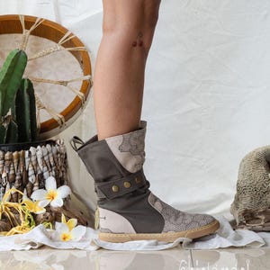 Botas veganas boho para mujer ∆ Zapatos hippies de lona de algodón ∆ Botas altas para festivales ∆ Botas tribales del desierto indio Shipibo / Unisex / 2 colores imagen 4