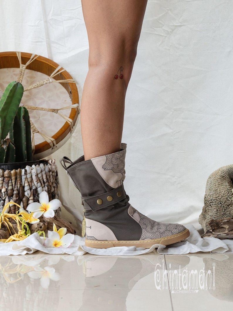 Botas veganas boho para mujer ∆ Zapatos hippies de lona de algodón ∆ Botas altas para festivales ∆ Botas tribales del desierto indio Shipibo / Unisex / 2 colores imagen 4