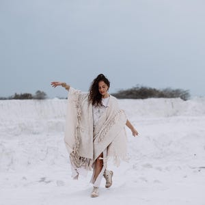Women Poncho Boho Kimono Robe ∆ Burning Festival Clothes Desert Man Cardigan ∆ Ceremony Bohemian Clothing Blanket Fringe Robe / Off White image 17
