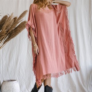 Rosa Gudinna Poncho Klänning ∆ Boho Festivalkläder Sommartunika Strandklänning ∆ Loungeklänning ∆ Hållbar Plus Size Klänning / Rosa bild 5