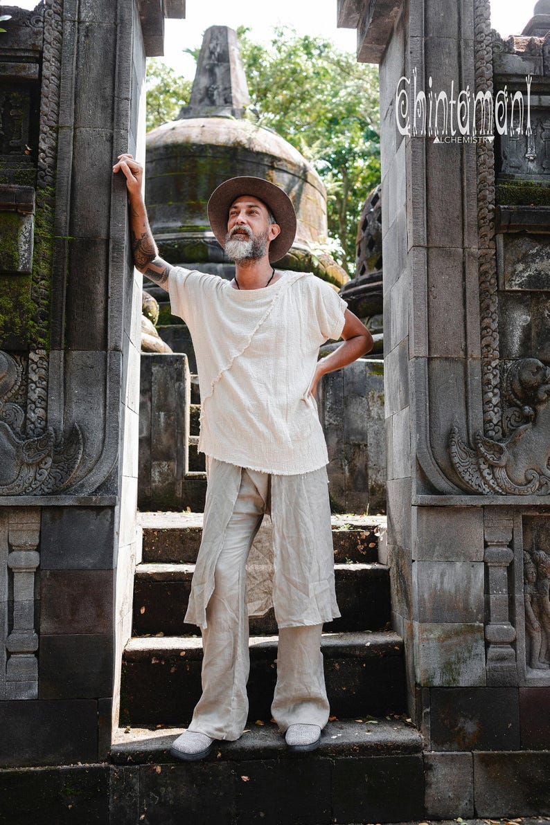 Camiseta Boho Branca ∆ Camiseta Orgânica Masculina ∆ Top Tribal Eco Nomad de Algodão Cru ∆ Túnica Confortável Hippie ∆ Camiseta Cigana / Off White imagem 6