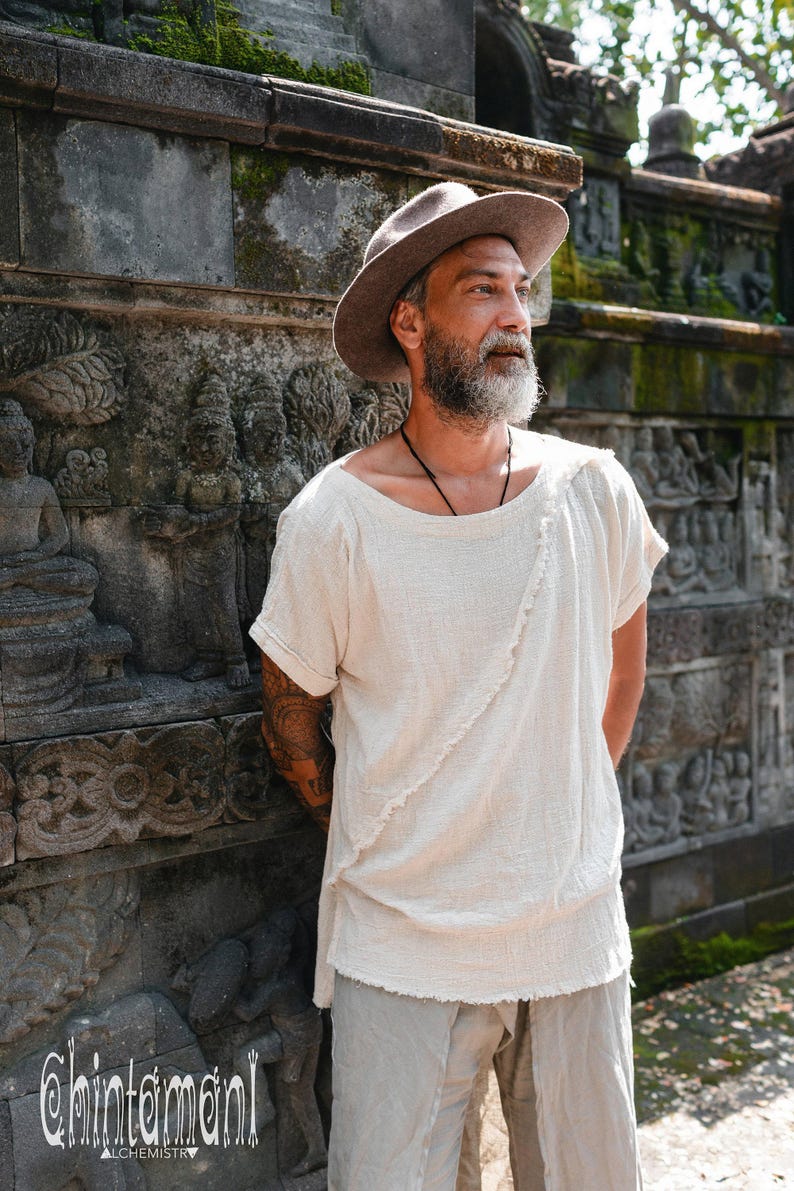 Camiseta Boho Branca ∆ Camiseta Orgânica Masculina ∆ Top Tribal Eco Nomad de Algodão Cru ∆ Túnica Confortável Hippie ∆ Camiseta Cigana / Off White imagem 3