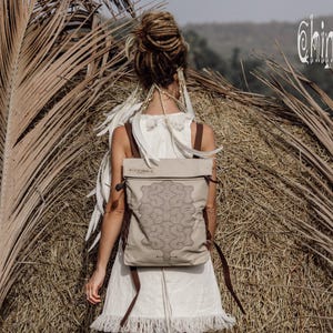 Kleiner Baumwoll Canvas Rucksack ∆ Flacher Laptop Rucksack ∆ Shipibo Tribal Vegan Rucksack ∆ Roll Top Hippie Man Festival Reiserucksack / Beige