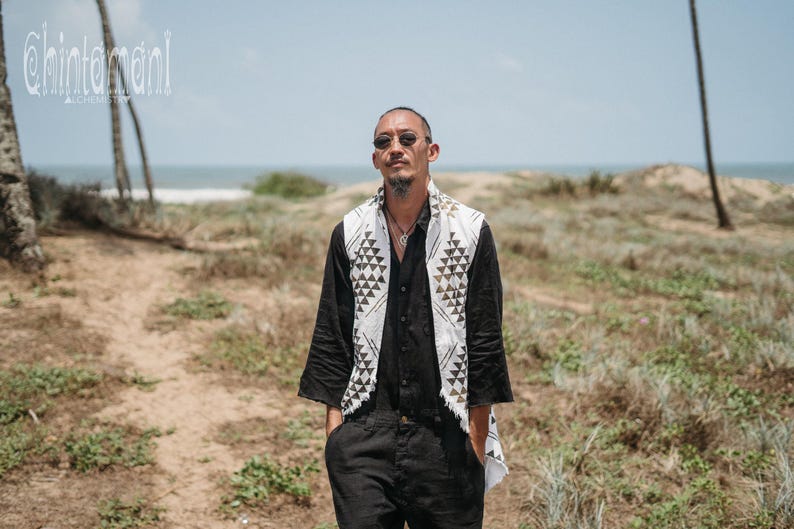 Burner Boho Väst ∆ Herr Ärmlös Jacka ∆ Festivalkläder Tunika Tribal Herrkläder ∆ Goa Tulum Outfit ∆ Hög Låg Långärmad Linne bild 9