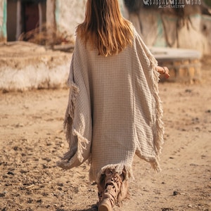 Festivalponcho ∆ Dam Boho Kofta Jacka ∆ Rå Bomull Boho Morgonrock ∆ Vidärmad Överdimensionerad Kimono Omlotttopp ∆ Nomadkläder Outfit bild 5