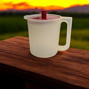 Vintage Tupperware - Awesome Vintage Half Size Tupperware Pitcher in cool retro colors and design with locking lid