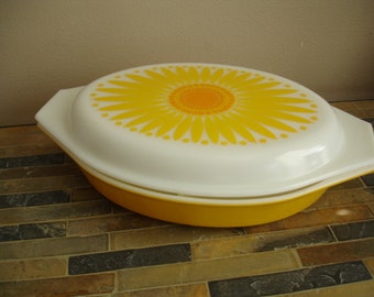 Fantastic Vintage Pyrex Sunflower Casserole Dish with Sunflower Lid