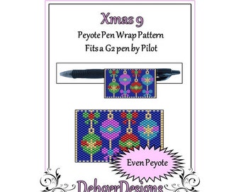 Op de afbeelding: Een kralenpatroon voor een penomslag met een kerstversieringontwerp. Het patroon heet "Xmas 9" en is voor een even aantal peyote-steken. Het patroon is ontworpen om te passen op een G2-pen van Pilot.
