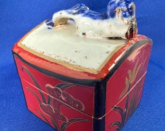 Vintage trinket box red lacquerware w porcelain shard inlay lid