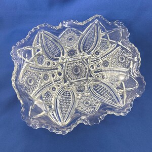 Vintage Indiana glass fruit bowl Paneled Daisy Fine Cut pattern 10.5" x 9" x 3"