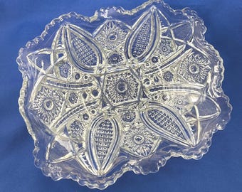 Vintage Indiana glass fruit bowl Paneled Daisy Fine Cut pattern 10.5" x 9" x 3"