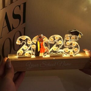 2025 Abschluss Senior Geburt Monat Blumen Personalisierte Benutzerdefinierte Form Acrylblock LED-Nachtlicht, Abschlussgeschenk, Geschenk für Jungen-Freundin