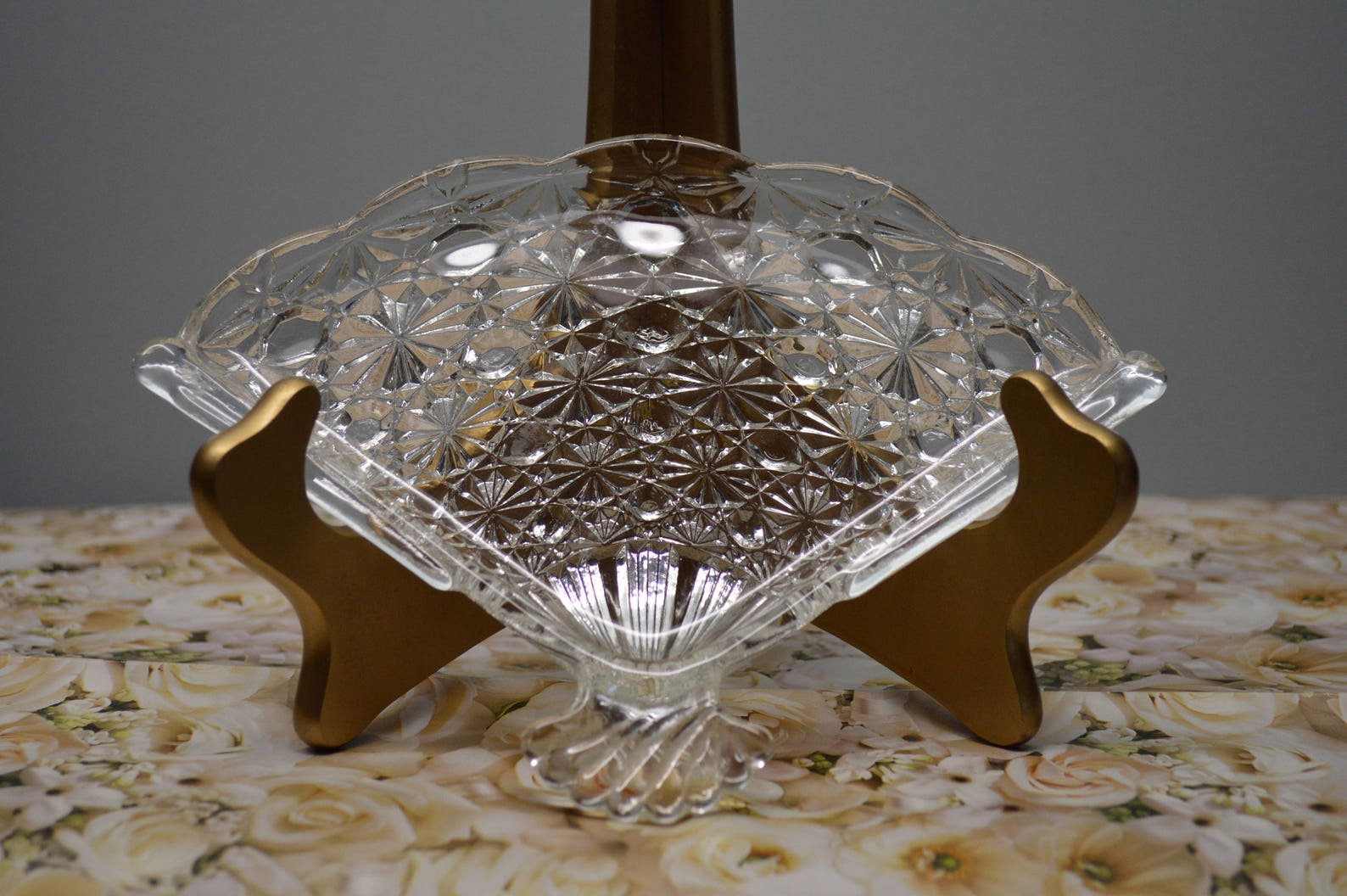 Vintage AVON Fan Shaped Glass Dish Daisy and Button Design Etsy