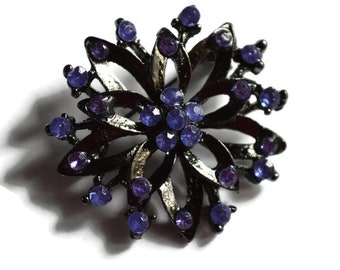 Purple Blue Stone Vintage Flower Shaped Brooch– Elegant and Classic Design Ultra Violet Rhinestones