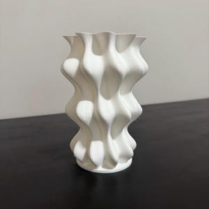 Modern Wavy White Vase – Minimalist Decorative Flower Vase, Geometric Home Decor Centerpiece