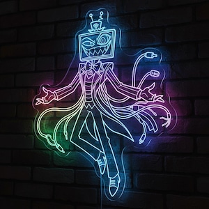 Könnte beinhalten: Eine Neonlichtfigur in Form einer Zeichentrickfigur mit einem Fernsehgerät als Kopf, einem Anzug und mehreren Kabeln. Das Licht leuchtet in einem Farbverlauf aus Blau, Grün und Lila. Die Figur ist an einer dunklen Backsteinmauer befestigt.