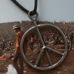 Colgante de paz original de la cerca de Woodstock de 1969, del sitio del Centro de Artes Bethel Woods