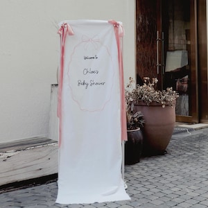 Personalisiertes gesticktes Babypartyschild: Individuelles Stoff-Willkommensdekor