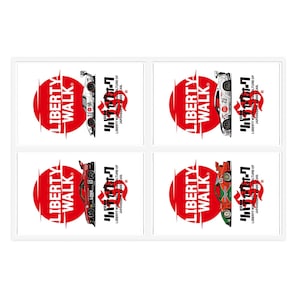 Può includere: Quattro stampe incorniciate con illustrazioni stilizzate di auto da corsa. Ogni stampa presenta un cerchio rosso con la scritta "LIBERTY WALK" e testo giapponese. Le auto sono bianche, rosse e verdi.