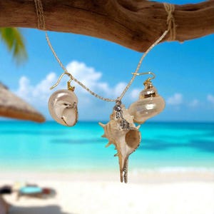 Elegant Seashell earrings and necklace set