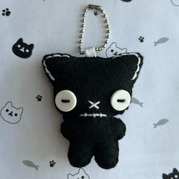 Llavero de peluche de fieltro con gatito negro de medianoche