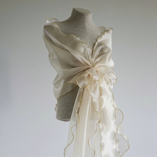 Châle du soir, Wrap femme, châle organza champagne. Couverture en organza. A volé. Couverture de la mère de la mariée. Châle en organza. Couverture des épaules.