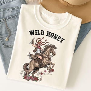 Cowgirl Western Graphic T-Shirt for Women - Wild Honey Horseback Rider Tee, Retro Rodeo Aesthetic Shirt, Cowgirlcore Country Gift