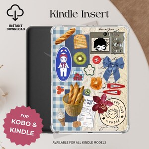 Może przedstawiać: Przezroczysta wkładka do Kindle z kolażem przedstawiającym niebieski wzór w kratę, aparat fotograficzny, kokardę i różne ilustracje jedzenia. Widoczny tekst "Kindle Insert" i "Instant Download". Zaprojektowany dla modeli Kobo i Kindle.