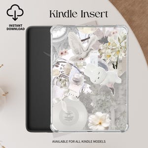 Op de afbeelding: Transparante Kindle-hoesinsert met een collage-ontwerp. Het ontwerp bevat een witte duif, bloemen, een vinylplaat en een wit konijn. De tekst "Kindle Insert" staat bovenaan en "Instant Download" staat linksboven.