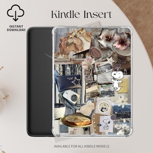 Pode incluir: Inserção para Kindle com um design de colagem com veados, flores, Snoopy e outros elementos vintage. A inserção está em uma capa transparente, com o texto "Kindle Insert" na parte superior e "Instant Download" à esquerda.