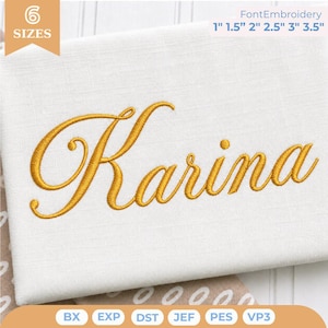 Puede incluir: Una muestra de tela blanca con el nombre Karina bordado en una fuente cursiva dorada. El texto superior indica 6 tamaños: 2,54 cm, 3,81 cm, 5,08 cm, 6,35 cm, 7,62 cm y 8,89 cm. Los formatos de archivo incluyen BX, EXP, DST, JEF, PES y VP3.