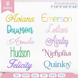 Può includere: Un display di caratteri per ricamo digitale con dieci nomi in vari colori e stili. Il testo include 10 FontEmbroidery, 6 SIZES, 2,54 cm, 3,81 cm, 5,08 cm, 6,35 cm, 7,62 cm, 8,89 cm e formati BX, EXP, DST, JEF, PES, VP3. Nomi: Aviana, Emerson, Dawson, Leilani, Amelia, Ainsley, Hudson, Nicholas, Felicity, Quinley.