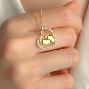 925K Sterling Silver Baby Feet Heart Necklace, Zircon Stone Necklace, Mother Child Memory Pendant, Necklace for Pregnant Women, New Mom Gift