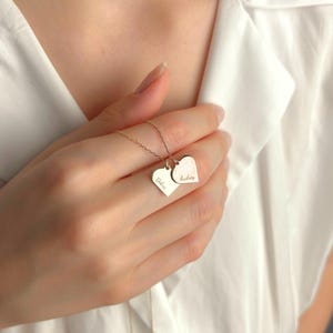 Collar de corazón pequeño de oro macizo, collar de corazón con letra, collar de corazón con inicial grabada, regalo de aniversario, regalo de graduación, regalos de verano