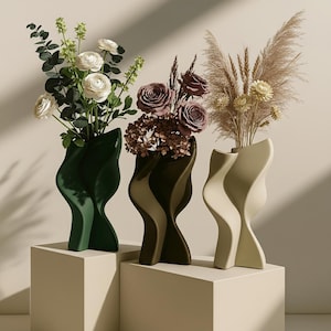 Wobbly Vase – Minimalist Decorative Flower Vase for Home, Shelf & Table Decor