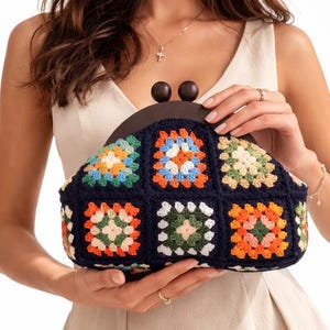 Häkelanleitung für eine quadratische Clutch im Oma-Stil (PDF) – Boho-Sommerhandtasche mit Fotos und Videos. Sofort-Download – Häkeltasche selber machen
